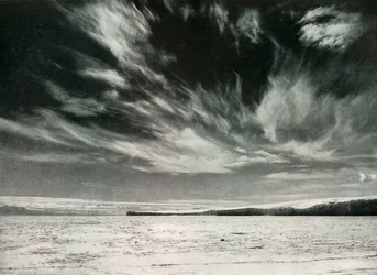 Anmärkningsvärda cirrusmoln över Barne-glaciären, 19 december 1911, 1913