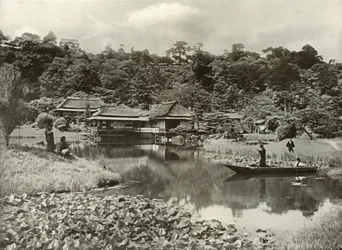 Ha-Kei-Tei Inn and Garden på Hikone, 1910.