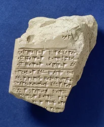 Fragment av kilskriftstext från Boghazkoy, hettitisk, ca 1300-talet f.Kr. (lera)