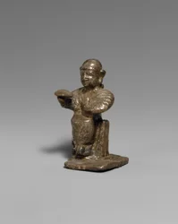 Sittande kvinna, ca 1300-1200-talet f.Kr. (silver)