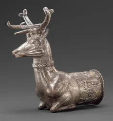 Fartyg som slutar i framdelen av en hjort, ca 1300 f.Kr. (silver, guldinlägg)