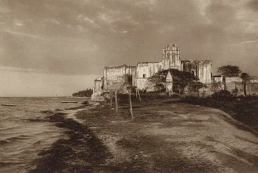 Mexiko: Campeche, Ruinen av klostret San Francisco (svartvitt foto)