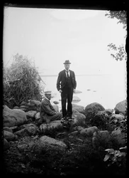 Johannes Andersin och Magnus Adrian Gadd på Midsommarfesten