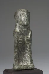 Figur med huva (brons)