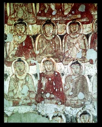 En mängd sittande Buddhor, detalj, från det inre av Cave 2 (se även 162633)