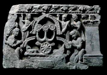 Art of Gandhara (eller grekisk-buddhism): "" Buddha i bön"" miraklet Sravasti (Shravasti eller Savatthi) (Praying Buddha, Sravastis mirakel) Relief av Gandhara-skolan - 2:a till 400-talet - Indian Museum, Calcutta Indien