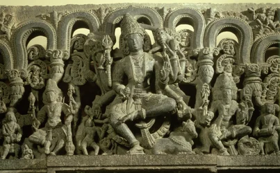 Lintel som skildrar Treenigheten: Siva, Brahma och Vishnu, Warangal, Kakatiya