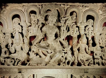 Lintel med hinduisk treenighet, från Warangal, Andhra Pradesh, Kakatiya-dynastin