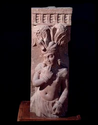 Rishyasringa, en pojke född med ett rådjurs horn, extatisk efter sin första sexuella upplevelse (skulptur i röd sandsten, Kushan Empire)