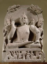 Sittande Bodhisattva, Mathura (röd sandsten)