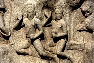 Shiva ger en gåva, detalj från ristning föreställande Arjunas botgöring från Mahabharata, Pallava (sten)