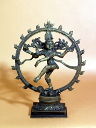 Shiva dansar i cirkeln av eld och krossar ondskans ande. 1700-talet. , Milano