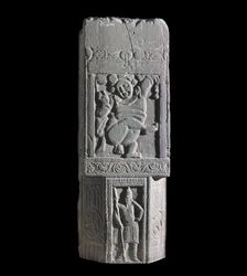 Stupaplatta som visar en dvärg och skytiska figurer, från platsen för Nagarjuna (relief)