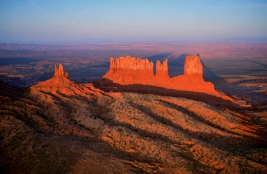 Flygfoto av klippformationer i Monument Valley, Utah.