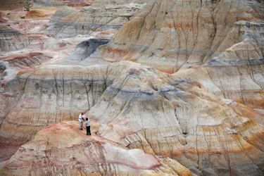 Färgade stenar nära Wu Cai Wan i Gobiöknen, Xinjiang, västra Kina, 2007 (foto)
