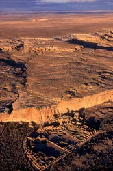 Djupt inne i de avlägsna öknarna i nordvästra New Mexico ligger de omfattande ruinerna av...