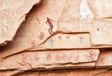 Klippkonst av Anasazi och andra pueblo-invånare som tidigt bosatte sig i de fyra kor...