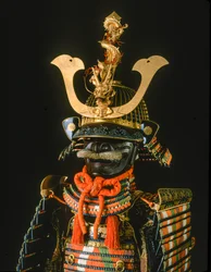 Samuraj - Kvinnans rustning. Vertikal vapensköld, familjen Ikeda, Hayashibara konstmuseum