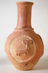Kruka med en relief av en bagge, från Siyah-kuh, Iran, AD 700 (lera)