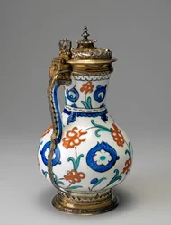 Fritwarekanna, ottomansk period (glaserad keramik med förgylld silver)