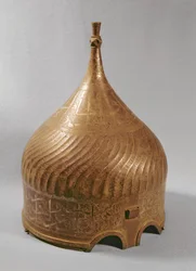 Hjälm, från Iran (silver och järn)