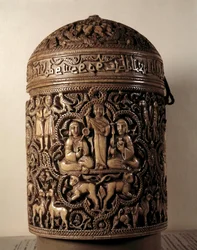 Pyxid (låda) av Al-Mughira (Al Mughira eller Moughira) i elfenben från Cordoba och avsedd för Emiren, 968. Paris, Louvren