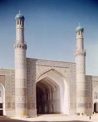 Masjid-i Jami eller fredagsmoskén, grundad 1200, återuppbyggd 1498
