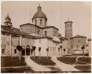 Vår Herre Jesu Kristi uppståndelsekatedral, med dopkapellet till höger, Ravenna, Emilia-Romagna, Italien, fotografi av Pietro Poppi, Bologna, ca 1900