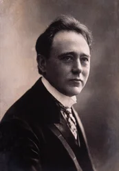 Porträtt av Felix von Weingartner (1863-1942), österrikisk kompositör och dirigent