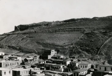 Vy över hellenistiska murar i nordöstra hörnet av Akropolis, Amman, Jordanien