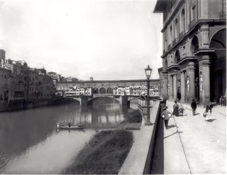 Ponte Vecchio och Uffiziernas fasad