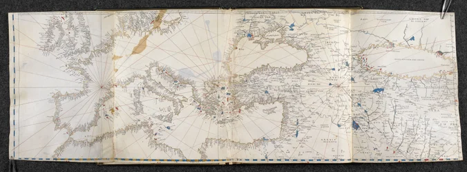 Lägg till. 21592, f.1r Karta över Europa och Asien. Portolano, på tjugoen kartor, över länder på båda hemisfärerna (vellum)