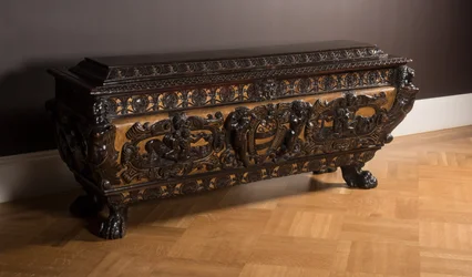 Cassone (ristad och förgylld valnöt)