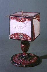 Kubiskt solur som visar tiden i antika italienska, babyloniska och judiska timmarssystem, florentinska, ca 1560 (valpsjuka på trä) (se även 75479)