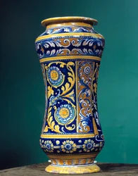 Cylindrisk vas albarello (ett apotek) i majolic (maiolica) med omväxlande blå och orangegul bakgrund. 1540-1550