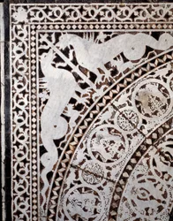 Detalj från det ursprungliga marmorgolvet 1000-1200-talet