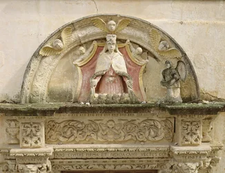 Madonna of the Misericordia, detalj av portallunetten (sten)