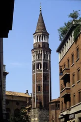 Milano: klocktornet i San Gottardo.