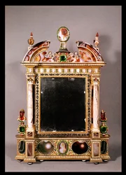Marie de Medicis spegel (1573-1642) (bergkristall, emalj, sardonyx och agat)