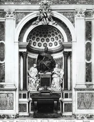 Monument till påven Clemens XII (1652-1740) med porfyrurna och kolonner från Pantheon, mellan Temperance (L.) och Prudence (R.) i Corsini Chapel (brons, marmor, porfyr) (s/v foto)