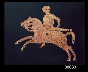 Ornamental sköldplatta från San Pietro Stabio, Italien, 700-talet e.Kr. (metall)