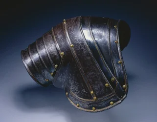 Pauldron för höger axel, c.1560-70 (blått & förgyllt stål)