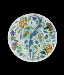 Tallrik som imiterar turkisk (Iznik) keramik