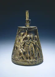 Pulverkolv, ca 1590 (förgylld mässing över tygklädd trä)