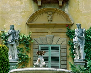Södra fasaden av Villa la Pietra
