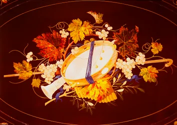 Bordsskiva med musikinstrument och vinrankor (pietra dura)