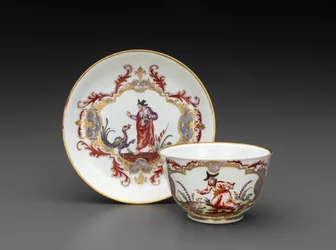 Teskål och fat, ca 1755 (mjukt klistrat porslin)