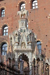 Scaligergravarna (Scaligeri). Graven i Cansignorio. Gotiskt monument