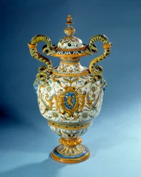 Vas med vridna handtag i majolic (maiolica) tillverkad i fajansfabrikerna i Patanazzi i Italien (slutet av 1500- och 1600-talet) Paris, Louvren