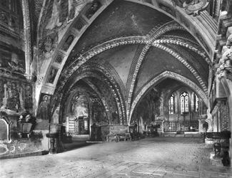 Utsikt över nedre kyrkans inre